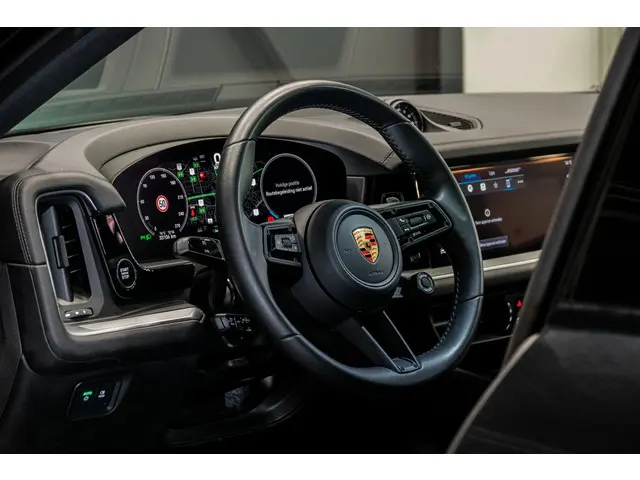 Porsche Cayenne Coupé 3.0 E-Hybrid 2024 Hybride Benzine 6