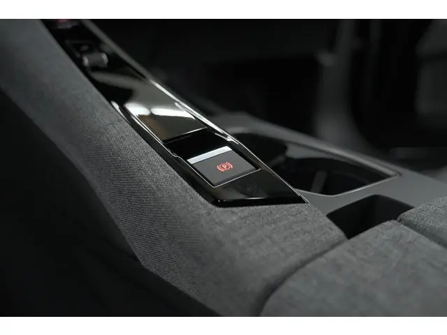 Peugeot 3008 Hybrid 145 e-DCS6 GT 2025 Hybride Benzine 42