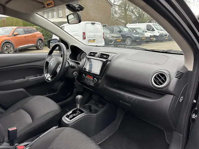 Mitsubishi Space Star 1.2 Intense 2022 Benzine 32