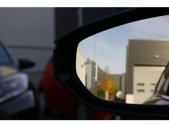 Lexus ES 300h President Line 2024 Hybride Benzine 9