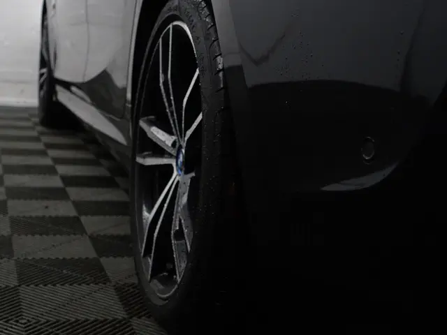 BMW 3 Serie 330e M Sport- 2022 Hybride Benzine 32