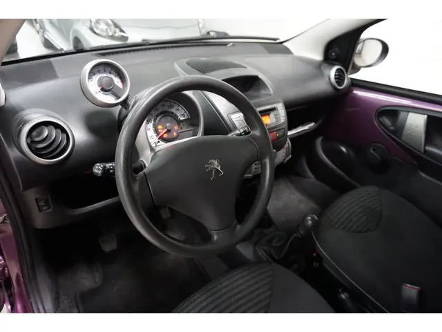 Peugeot 107 1.0 Urban Light / Airco / Elek.Pakket / 2013 Benzine 6