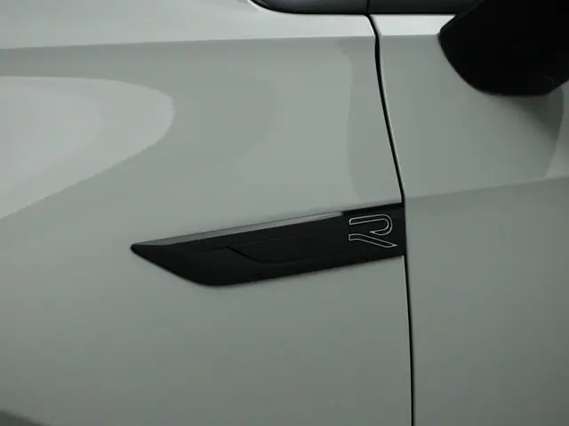 Volkswagen Golf 1.5 eTSI R Line Aut- 2020 Hybride Benzine 32