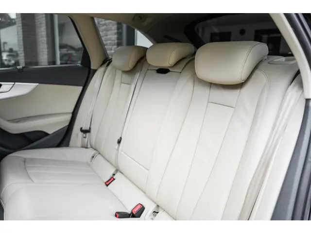 Audi A4 Avant 40 TFSI S line 2019 Benzine 12