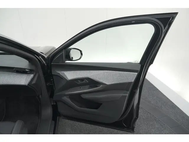 Peugeot 3008 1.2 Hybrid 136 GT 2025 Hybride Benzine 79