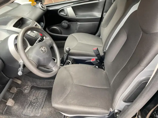 Toyota Aygo 1.0 VVT-i Now 2013 Benzine 6