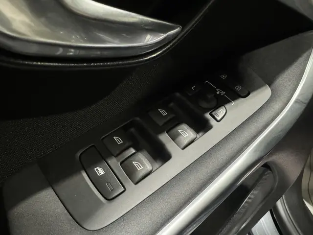 Volvo V40 2.0 T3 Nordic+ 2017 Benzine 14