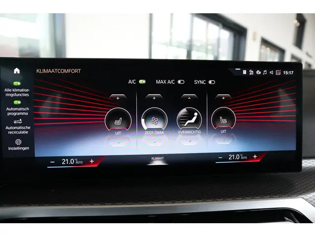 BMW 3 Serie Touring 318i 2024 Benzine 25