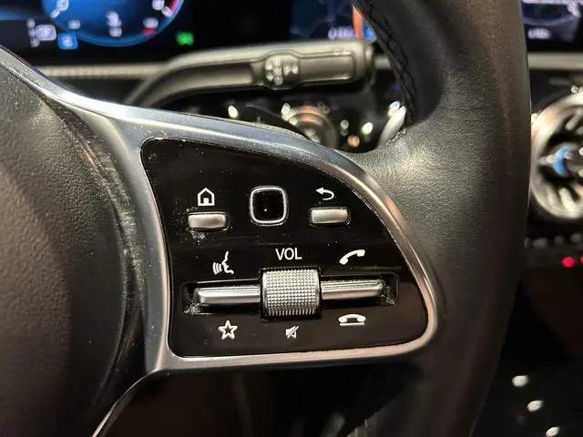 Mercedes-Benz A-Klasse 180 Luxury Line 2023 Benzine 29