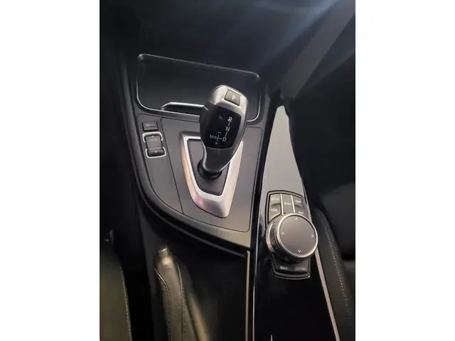 BMW 3 Serie Touring 320i Executive / sport 2017 Benzine 9