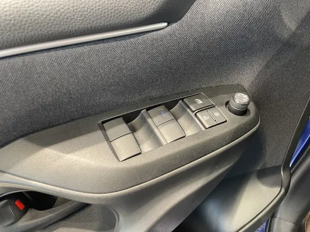 Toyota Yaris 1.5 Hybrid Dynamic 2023 Hybride Benzine 12