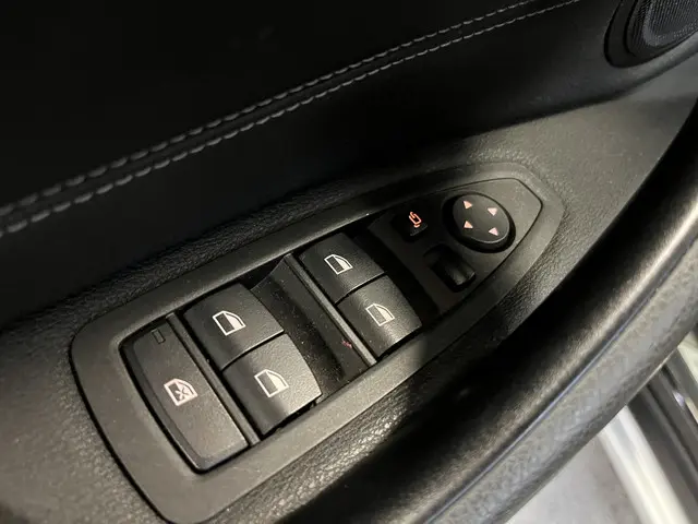 BMW X1 xDrive20i High Executive 2018 Benzine 32