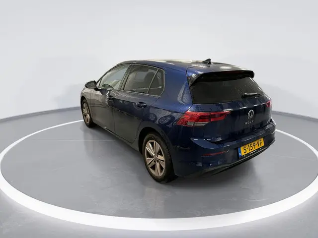 Volkswagen Golf 1.0 eTsi 110pk DSG Life 2023 Benzine 2