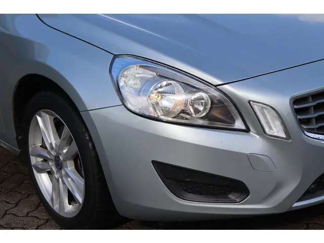 Volvo S60 1.6 T4 Momentum 2013 Benzine 11