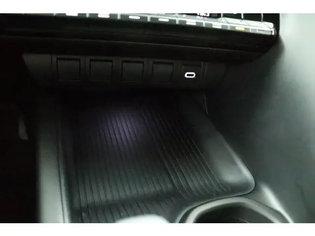 Toyota C-HR 1.8 Hybrid 140 Dynamic 2024 Hybride Benzine 51