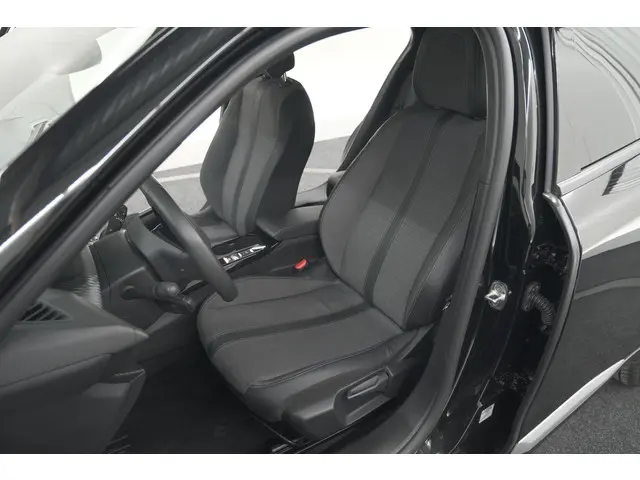 Peugeot 2008 PureTech 130 Allure Pack 2023 Benzine 25