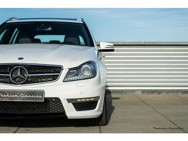 Mercedes-Benz C-Klasse C63 AMG Estate 2014 Benzine 11