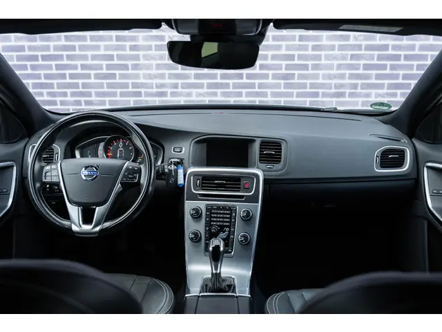 Volvo V60 2.0 T4 Ocean Race 2018 Benzine 20