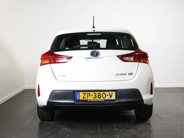 Toyota Auris 1.8 Hybrid Aspiration 2014 Hybride Benzine 5