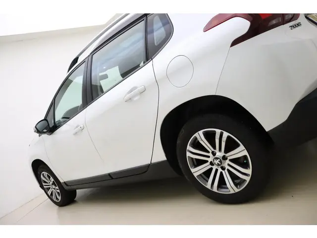 Peugeot 2008 1.2 PureTech Blue Lion 2017 Benzine 16