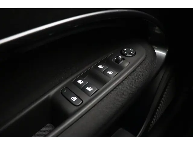 Fiat 600 1.2 Hybrid Black Edition 2025 Benzine 18