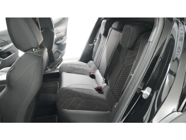 Peugeot 2008 PureTech 130 EAT8 GT 2024 Benzine 36