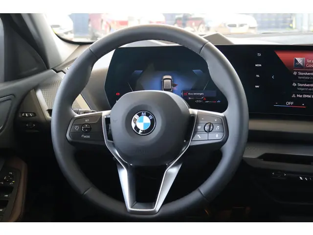 BMW 1 Serie 120 2025 Benzine 11