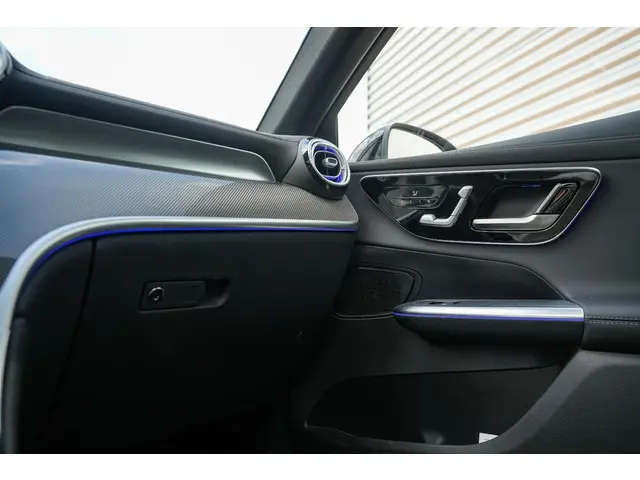Mercedes-Benz GLC 220d 4MATIC AMG Line 2024 Diesel 24