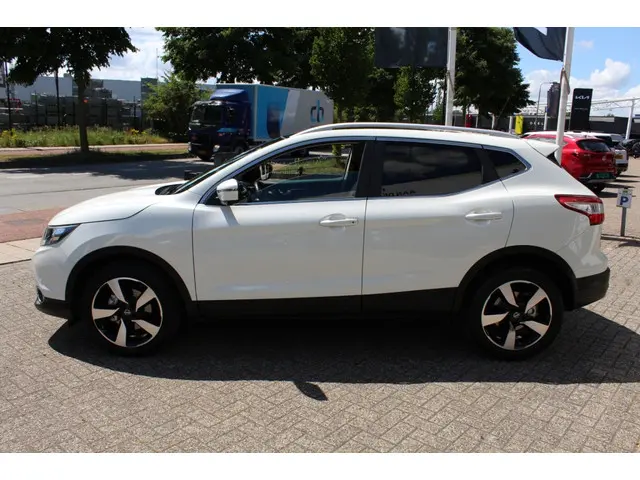 Nissan QASHQAI 1.2 Connect Edition 2015 Benzine 9