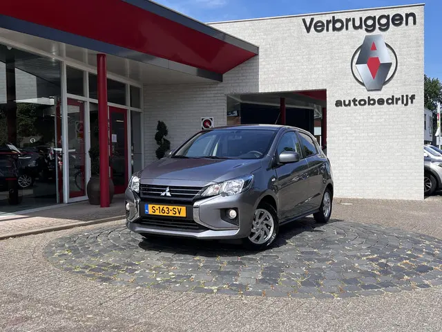 Mitsubishi Space Star 1.2 Dynamic 2023 Benzine 18