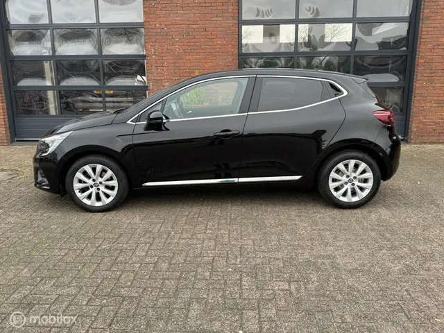 Renault Clio 1.3 TCe Intens automaat 2020 Benzine 8
