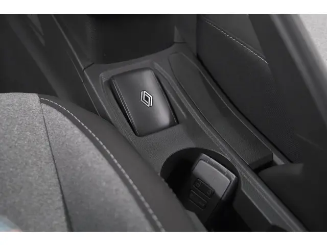 Renault Clio TCe 90 GPF Evolution 2024 Benzine 37