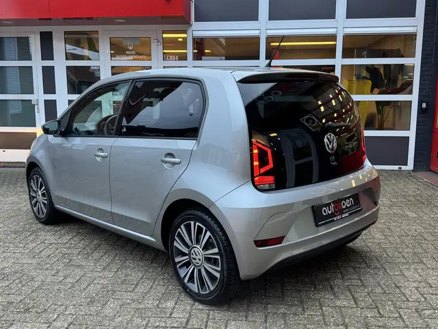 Volkswagen up! 1.0 BMT high up! 2018 Benzine 4