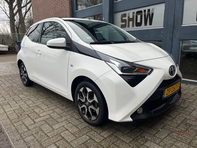 Toyota Aygo 1.0 VVT-i x-joy , 2e eigenaar 2019 Benzine 2