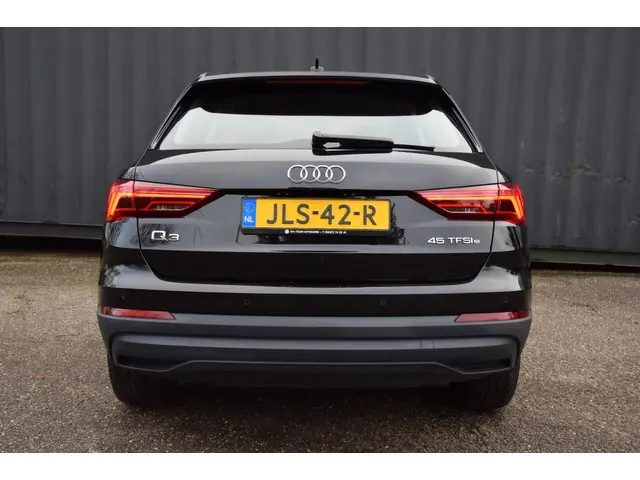Audi Q3 45 TFSI e edition 2022 Hybride Benzine 16