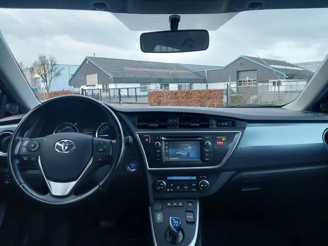 Toyota Auris 1.8 Hybrid Aspiration 2015 Hybride Benzine 16