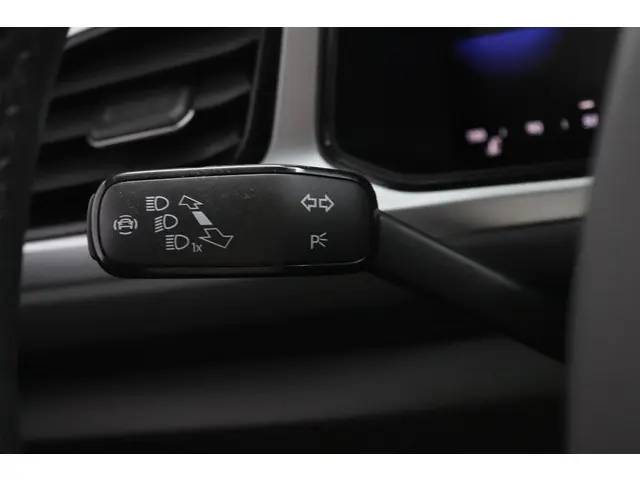 Volkswagen T-Roc 1.0 TSI 110pk Life 2023 Benzine 28