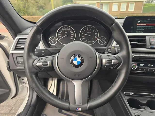 BMW 3 Serie Touring 318i M Sport Edition 2019 Benzine 6