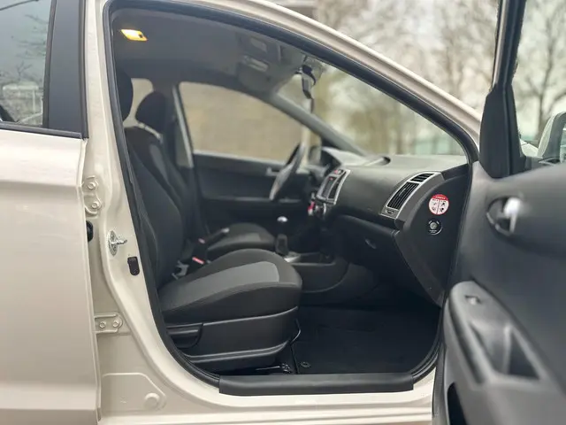 Hyundai i20 1.2i i-Deal 2014 Benzine 30