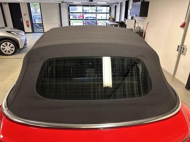 Volkswagen Beetle Cabriolet 1.2 TSI Design 2015 Benzine 24