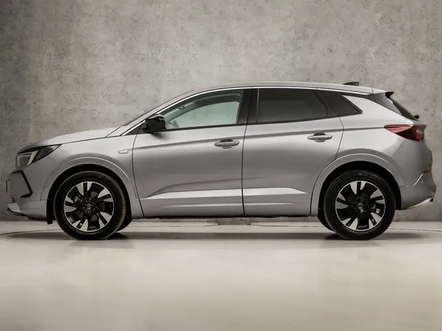 Opel Grandland 1.2 Turbo Elegance Sport 2022 Benzine 2