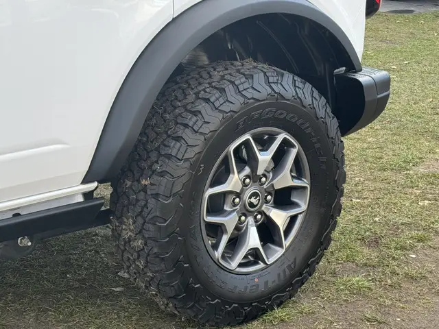 Ford Bronco AWD 2.7L V6 BADLANDS 2025 Benzine 9