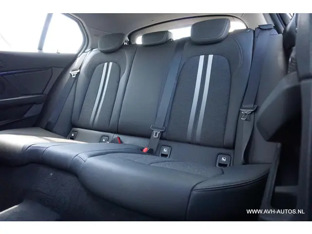 BMW 1 Serie 118i Executive Edition 2019 Benzine 7