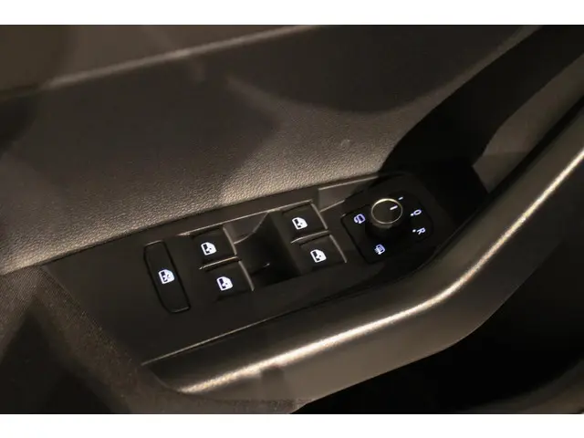 Volkswagen Polo 1.0 TSI Business PANO | IQ 2024 Benzine 30