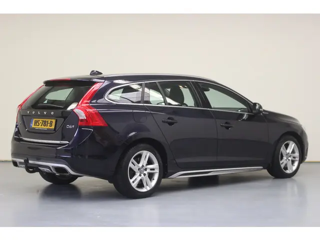 Volvo V60 2.4 D6 Twin Engine Summum 2015 Hybride Diesel 4