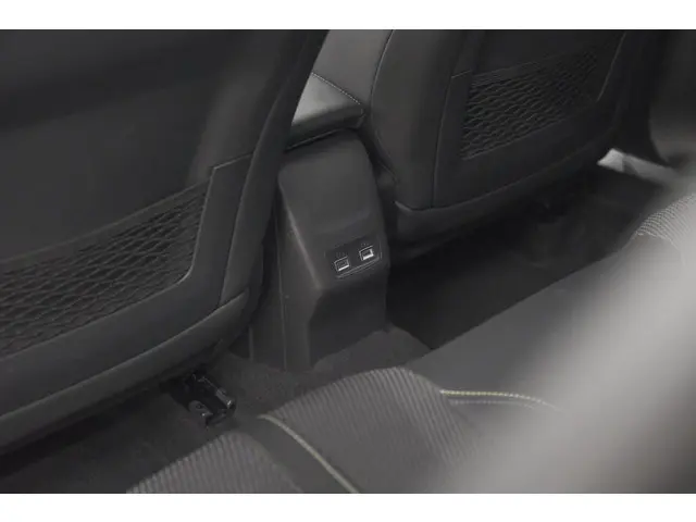 Peugeot 2008 PureTech 130 EAT8 GT 2024 Benzine 34