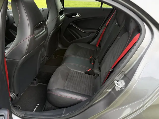Mercedes-Benz A-Klasse AMG 45 4MATIC 2016 Benzine 12