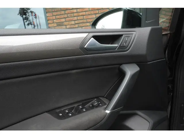 Volkswagen Touran 1.5 TSI R-LINE 7p 2019 Benzine 16