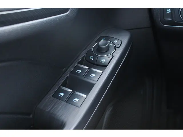 Ford Kuga 2.5 PHEV ST-Line 2024 Hybride Benzine 18
