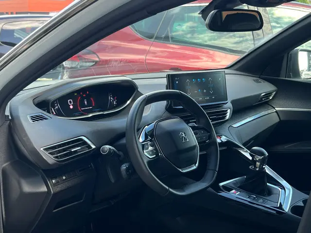 Peugeot 5008 1.2 PureTech Allure 2024 Benzine 8